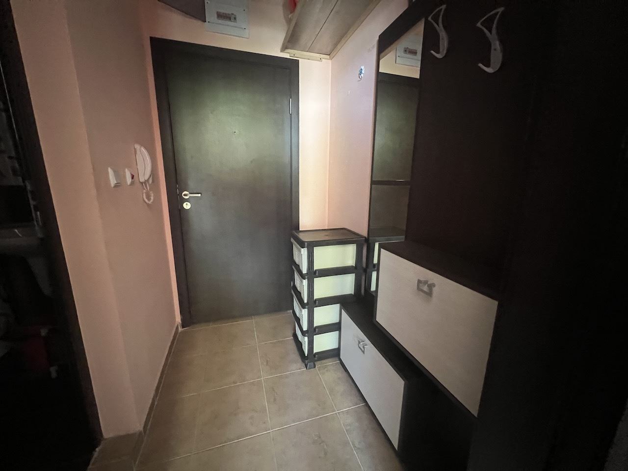 Przytulne studio w sercu Elenite – zaledwie kilka minut od plaży, w zamkniętym kompleksie z basenem i doskonałymi udogodnieniami