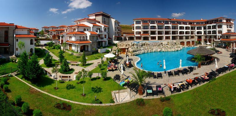 Atrakcyjne mieszkanie z jedną sypialnią i widokiem na basen w Aheloy