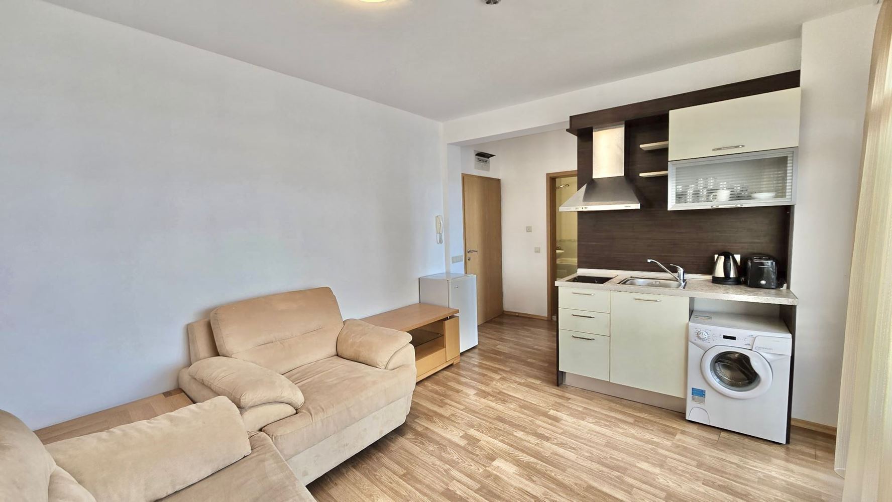 Atrakcyjne mieszkanie z jedną sypialnią i widokiem na basen w Aheloy