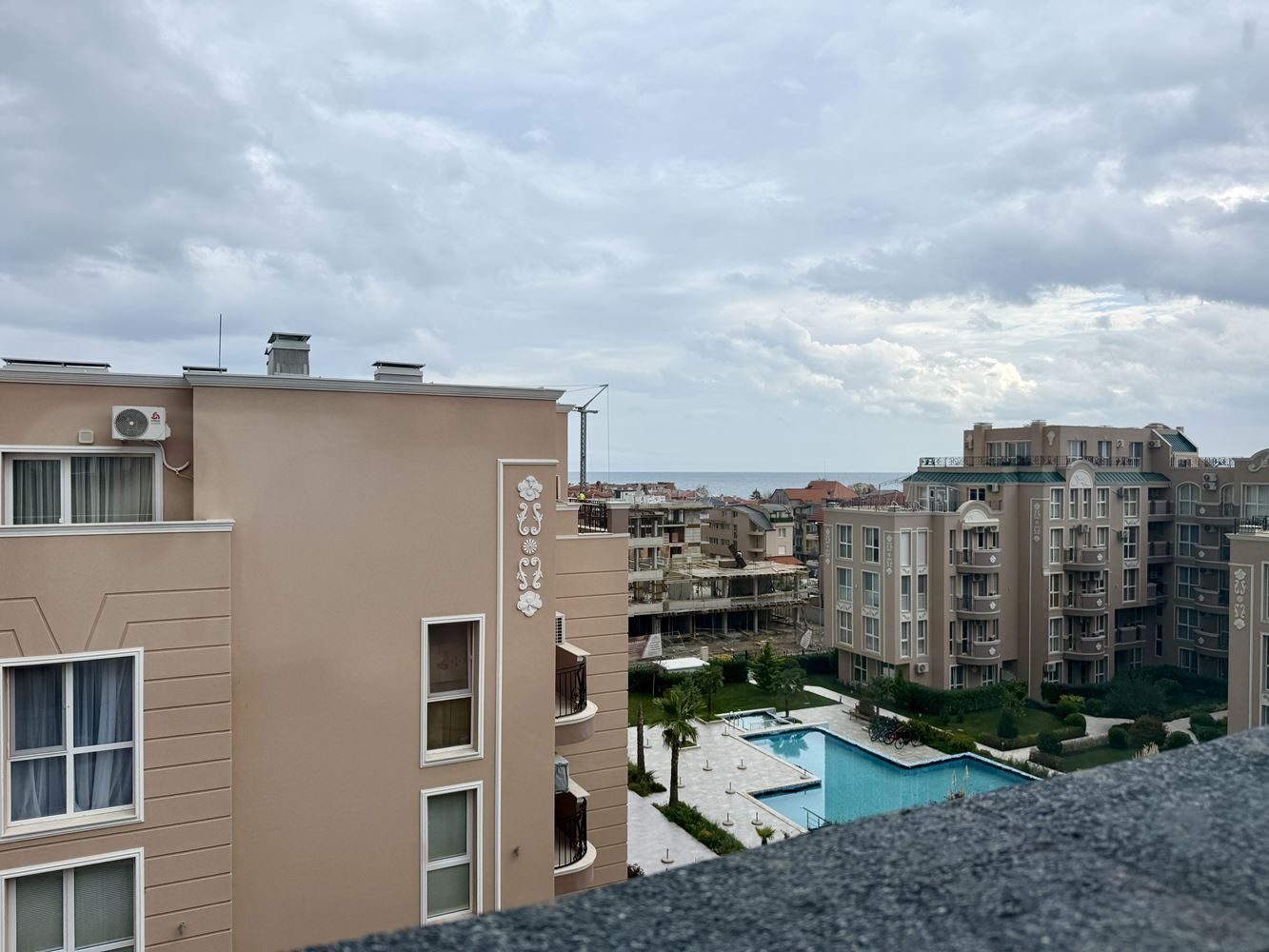 Kompaktowe i funkcjonalne studio w Ravdzie – gotowe do zamieszkania