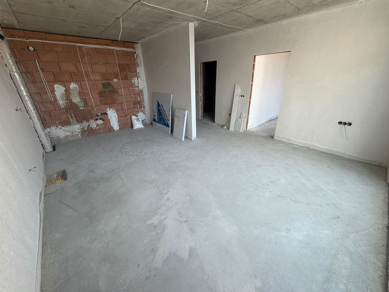 Mieszkanie z jedną sypialnią z bezpośrednim panoramicznym widokiem na morze w Rawdzie – najwyższy komfort i spektakularne widoki z każdego pokoju