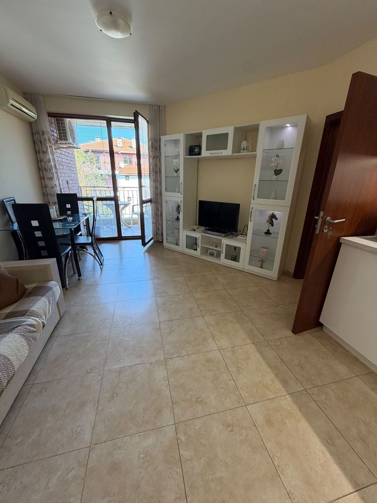 Gotowy do zamieszkania apartament z dwiema sypialniami w ładnym kompleksie w Nesebyrze