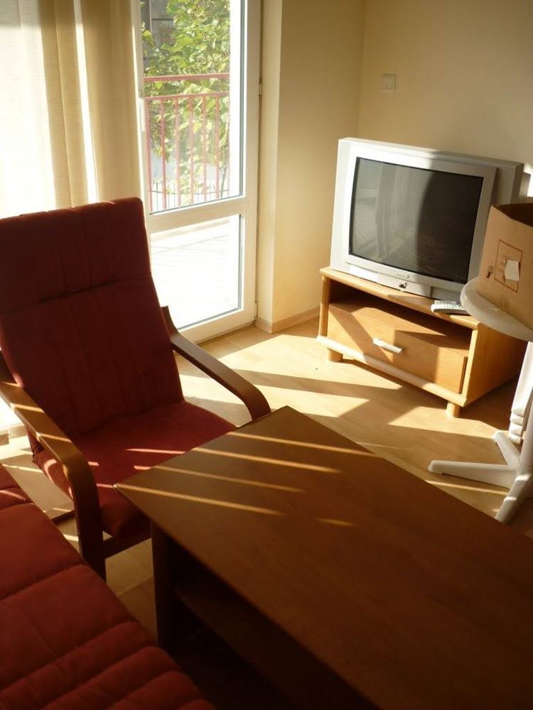  W pełni umeblowane mieszkanie z jedną sypialnią na pierwszej linii brzegowej z widokiem na morze w Elenite