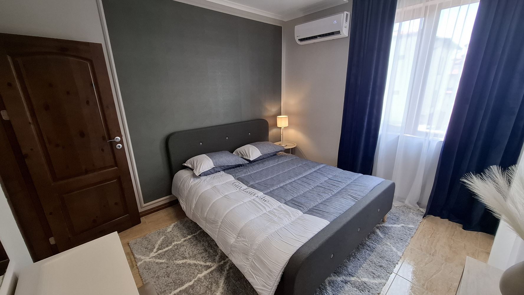 Luksusowy apartament z dwiema sypialniami przy pierwszej linii morza w Świętym Własie – wyjątkowa morska atmosfera i prestiżowy komfort