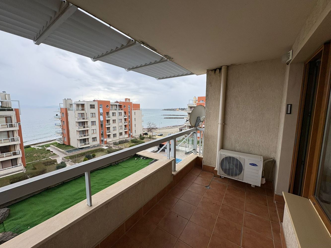  Panoramiczne mieszkanie dwupokojowe na pierwszej linii morza w Pomorie z bezpośrednim widokiem na morze