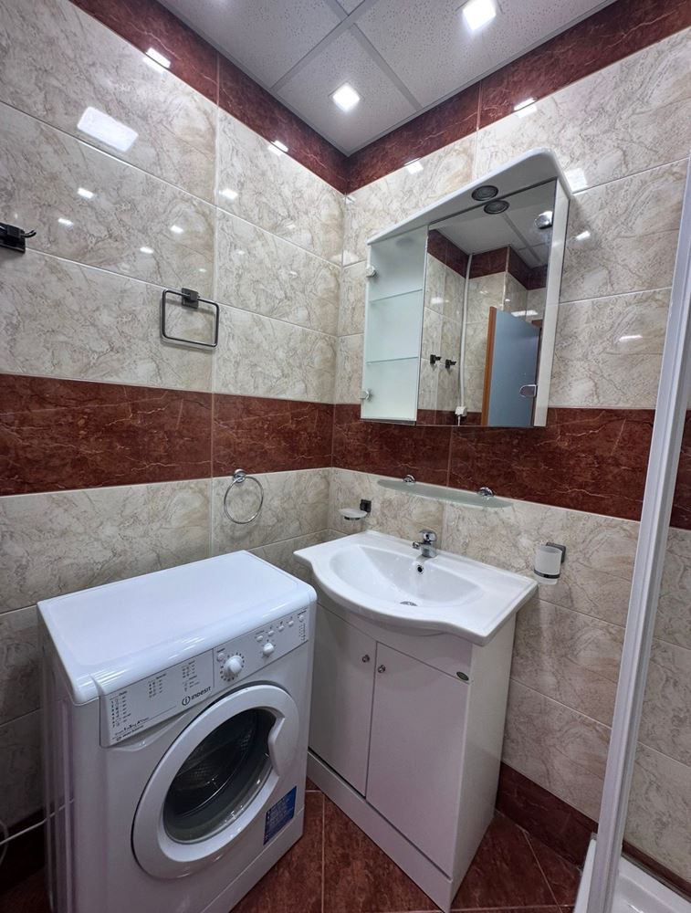 Dwupokojowe mieszkanie z częściowym widokiem na morze w Sveti Vlas – umeblowane, po remoncie, w luksusowym kompleksie zamkniętym