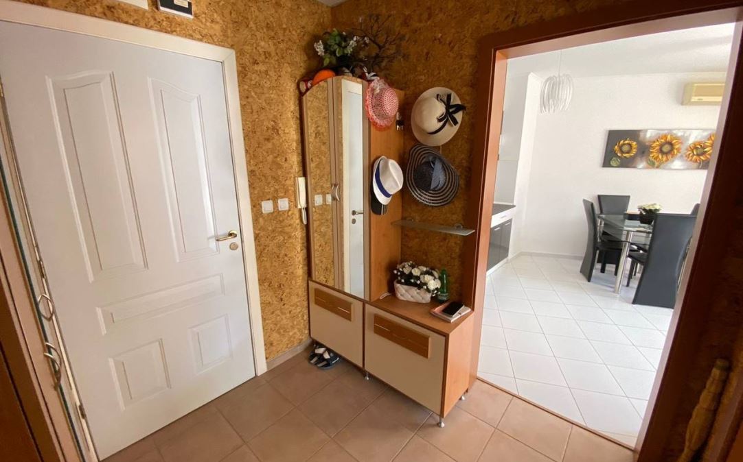 Apartament z dwiema sypialniami z widokiem na morze na pierwszej linii w Elenite – komfort, natura i spokój