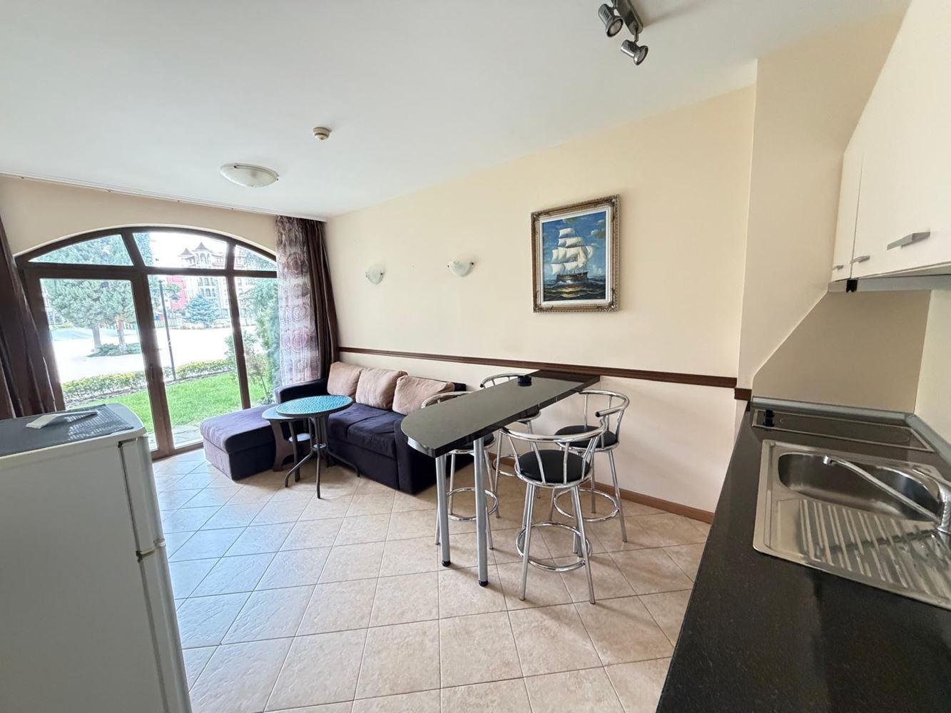 Przestronne mieszkanie z dwiema sypialniami z bezpośrednim dostępem do prywatnego ogrodu w Słonecznym Brzegu – komfort, luksus i przytulność