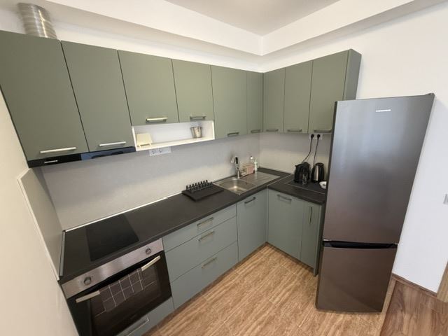 Przestronny apartament z dwiema sypialniami i panoramą morza w nowym kompleksie – spokój w otoczeniu natury
