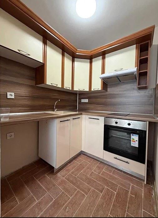 Apartament w pierwszej linii brzegowej w Elenite – generalny remont, prąd do użytku mieszkalnego i bezpośredni dostęp do plaży