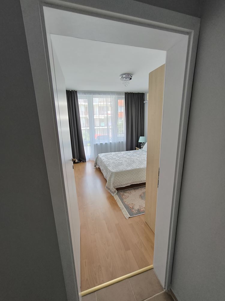 Luksusowy apartament z jedną sypialnią w pierwszej linii brzegowej w Świętym Własie