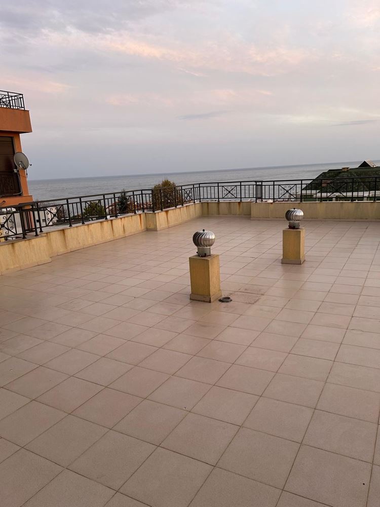 Przestronny apartament z dwiema sypialniami i panoramicznym widokiem na morze w Sveti Vlas