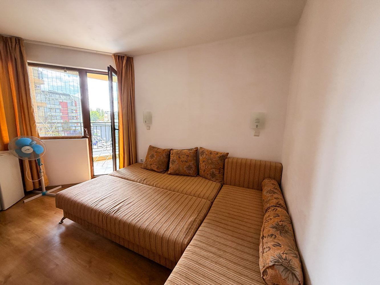 Słoneczny Brzeg: przytulny apartament z jedną sypialnią z niską opłatą za utrzymanie