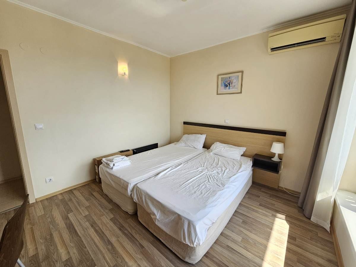 Luksusowy apartament z trzema sypialniami na pierwszej linii brzegowej w Obzorze – panoramiczny widok na morze i góry
