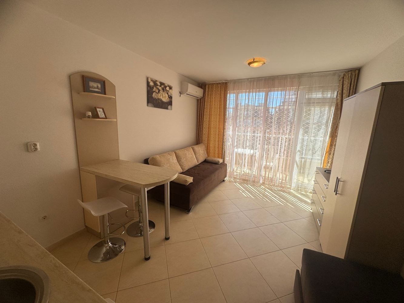 Przytulna w pełni umeblowana kawalerka 300 m od morza w Pomorie – doskonała inwestycja i nieruchomość wakacyjna