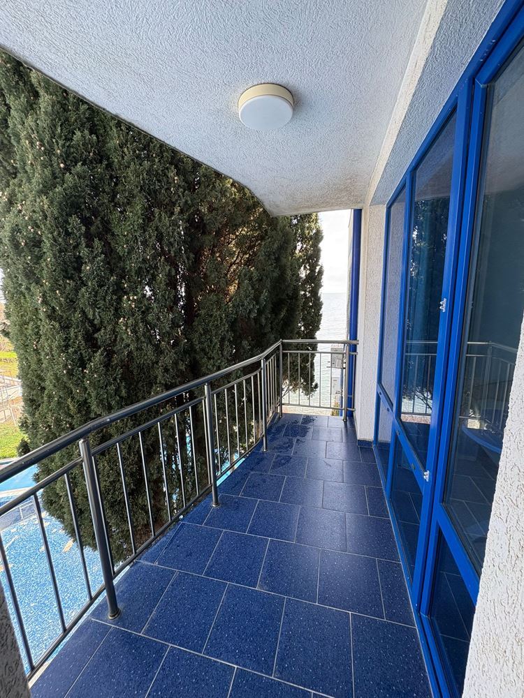  Przestronne dwupokojowe mieszkanie na pierwszej linii morza w Pomorie