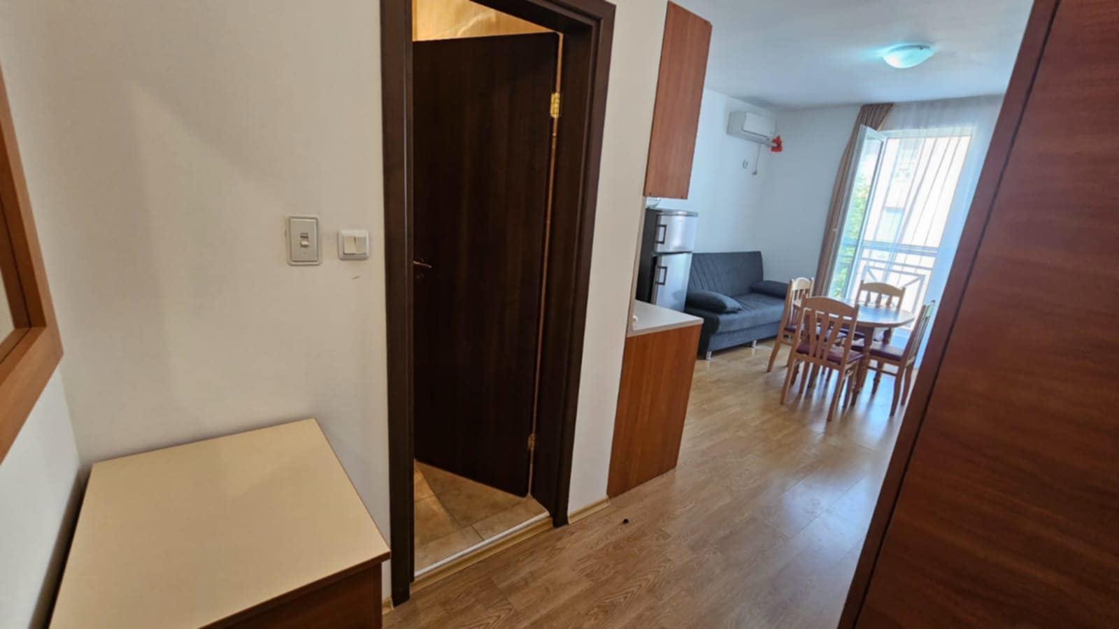 Kompaktowe studio w rejonie Słonecznego Brzegu – doskonała infrastruktura, prąd bytowy i świetna inwestycja