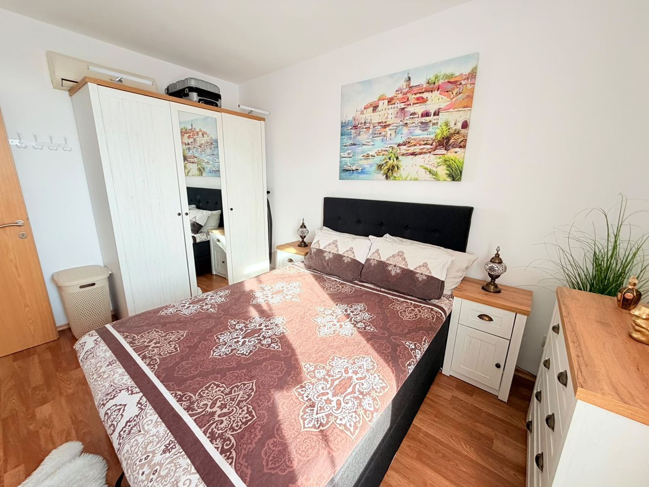 Luksusowy apartament z dwiema sypialniami i widokiem na basen w Aheloy – w pełni umeblowany i gotowy do zamieszkania
