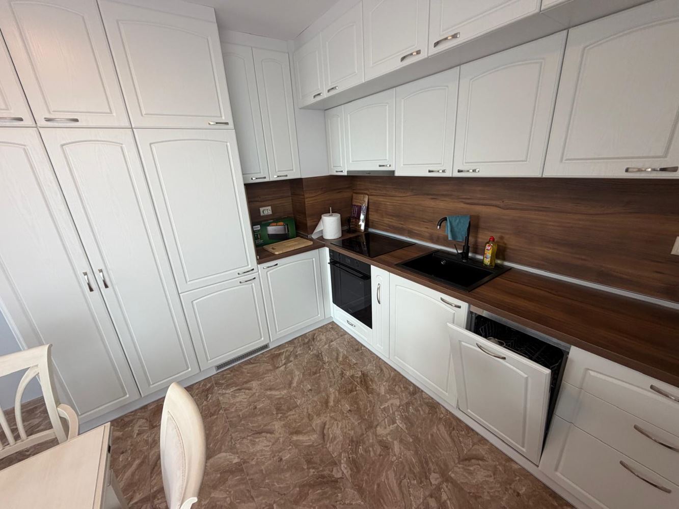 Apartament z 2 sypialniami w nowoczesnym kompleksie z pięknym otoczeniem zieleni w Rawdzie