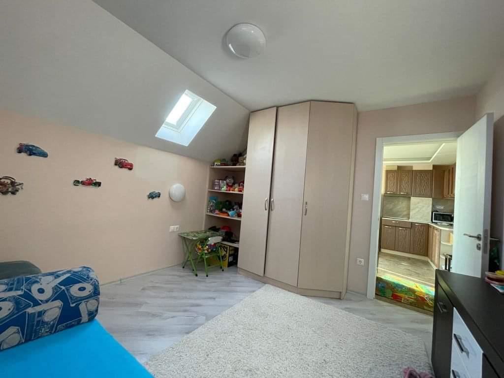 Panoramiczne mieszkanie z dwiema sypialniami z widokiem na morze w Rawdzie – światło, przestrzeń i niska opłata za utrzymanie