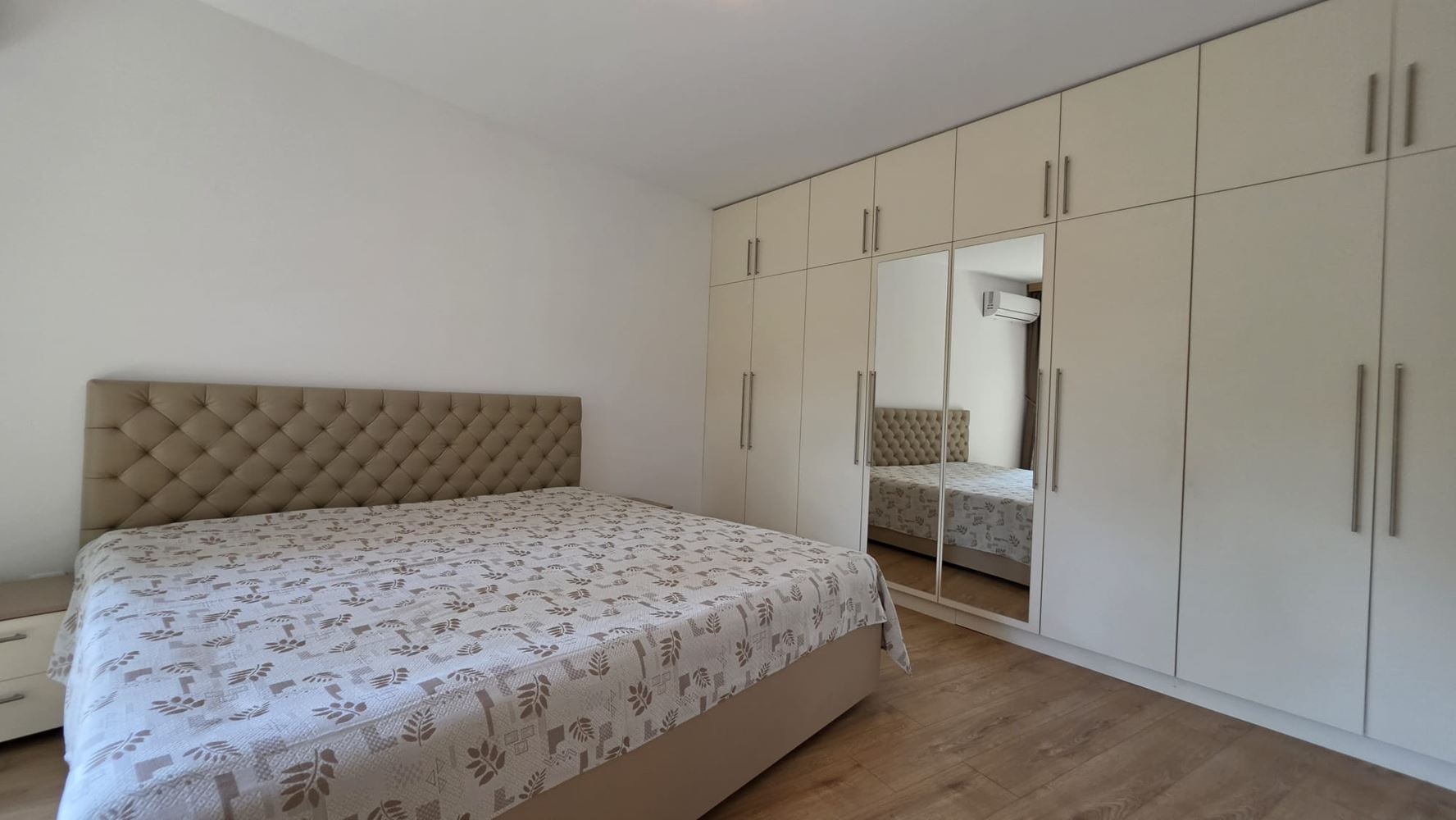 Stylowy apartament z jedną sypialnią, funkcjonalnym rozkładem, komfortem i spokojną atmosferą kurortu