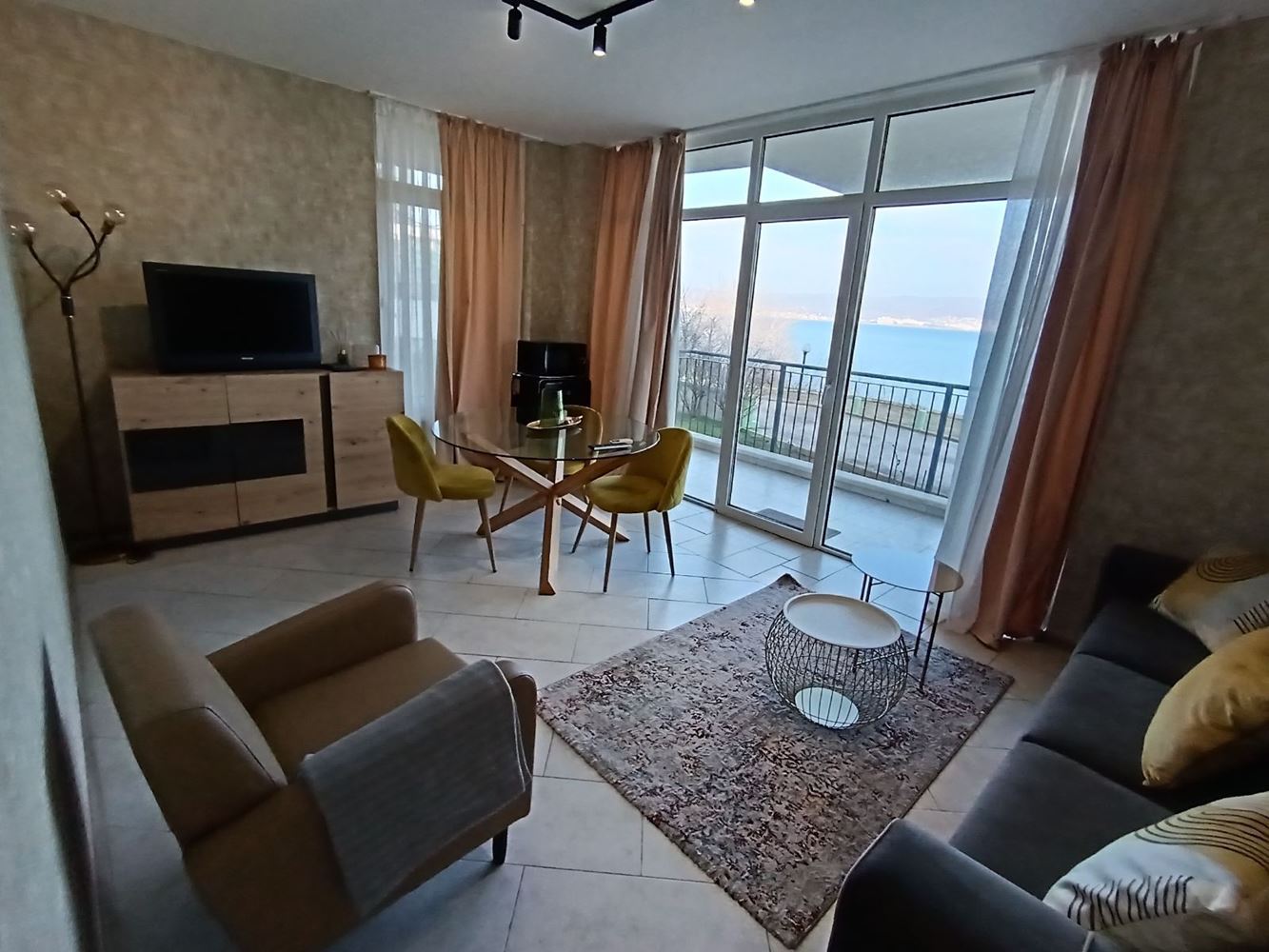 Pierwsza linia brzegowa w Nesebyrze – apartament z jedną sypialnią z bezpośrednim widokiem na morze, gotowy do zamieszkania