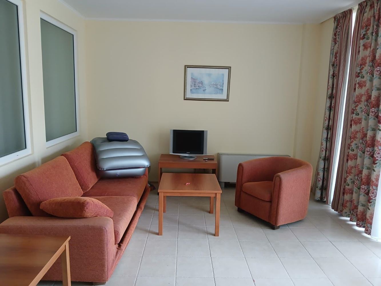 Atrakcyjny apartament z jedną sypialnią przy samej plaży w Pomorie – komfort, baseny i strefa SPA