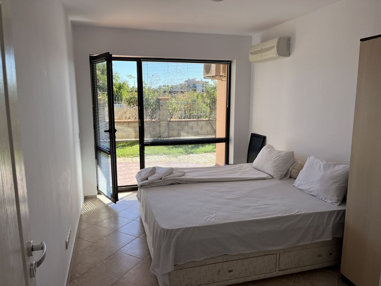 Mieszkanie dwusypialniowe w pełni umeblowane w kompleksie w Rawdzie, gotowe do zamieszkania