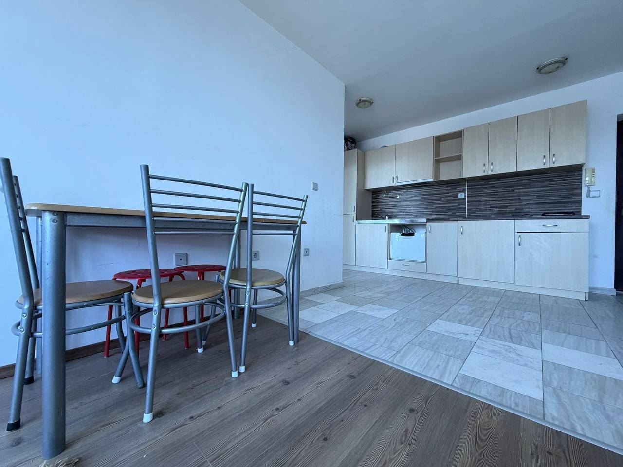 Apartament z jedną sypialnią na pierwszej linii brzegowej w Pomorie – panoramiczny widok na morze i basen