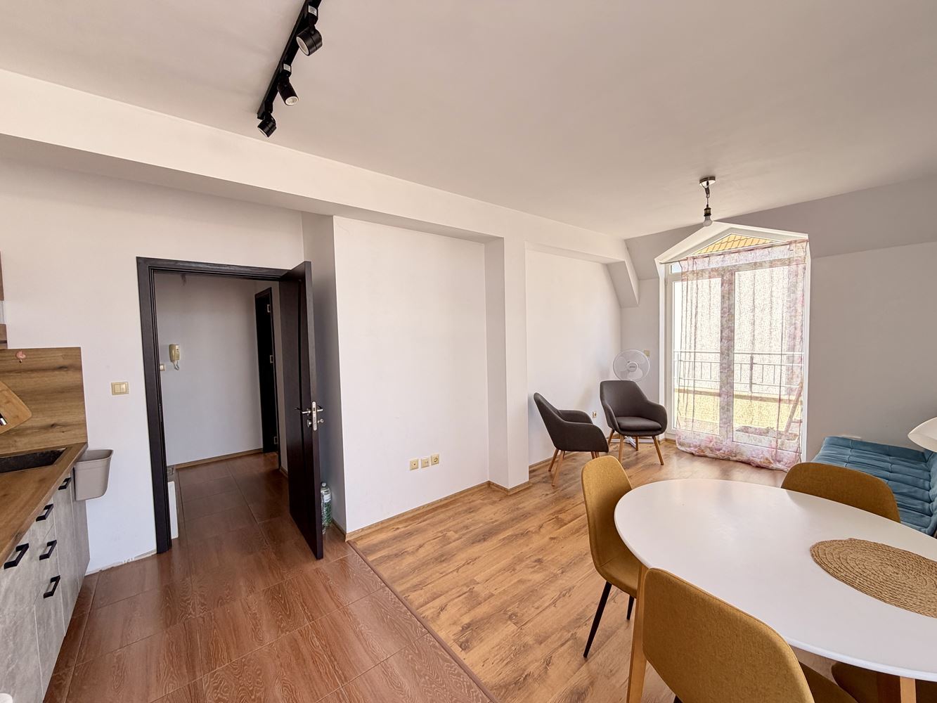 Przestronny apartament z jedną sypialnią w doskonałej lokalizacji w dzielnicy Czerno More, Nesebyr