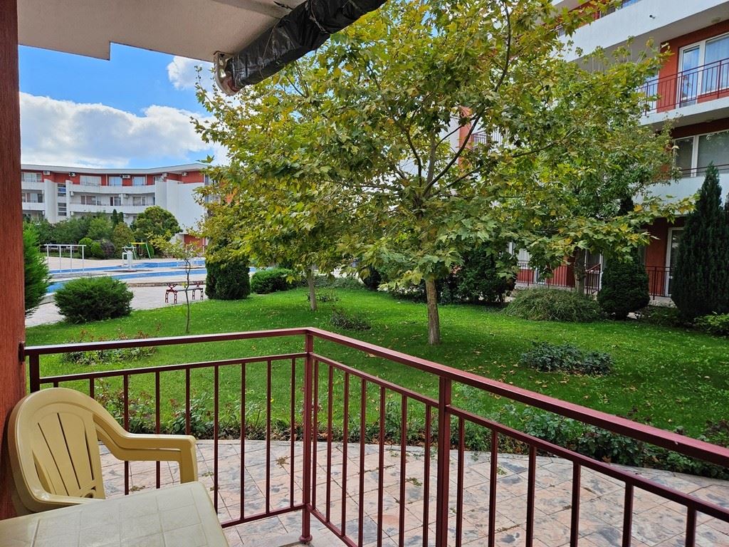 Apartament z jedną sypialnią na pierwszej linii morza w strzeżonym kompleksie w Elenite