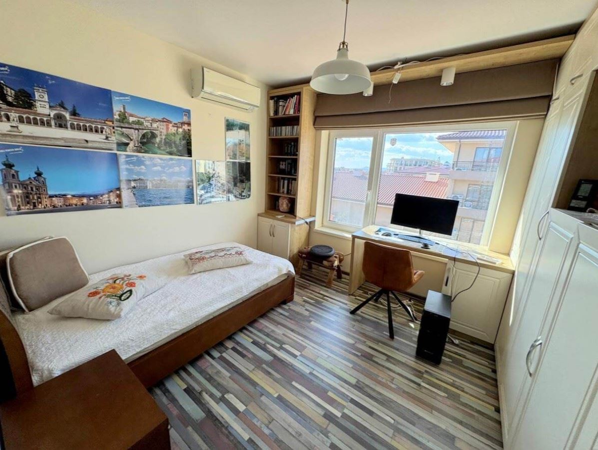 Apartament z dwoma sypialniami w prestiżowym kompleksie zamkniętym w Świętym Własie – pierwsza linia komfortu i natury