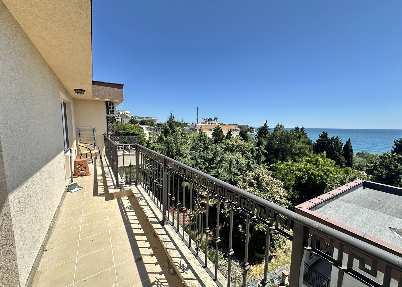 Apartament z jedną sypialnią w pierwszej linii z panoramicznym widokiem na morze w Nessebarze