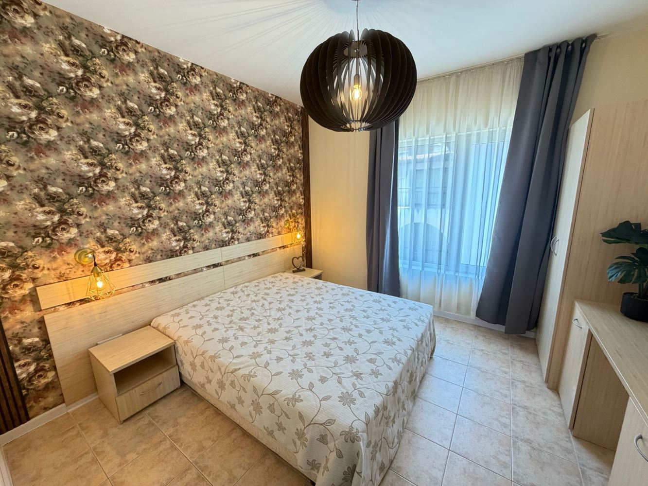 Jasny i przestronny apartament z jedną sypialnią i pięknym widokiem na basen na granicy Słonecznego Brzegu i Świętego Własu