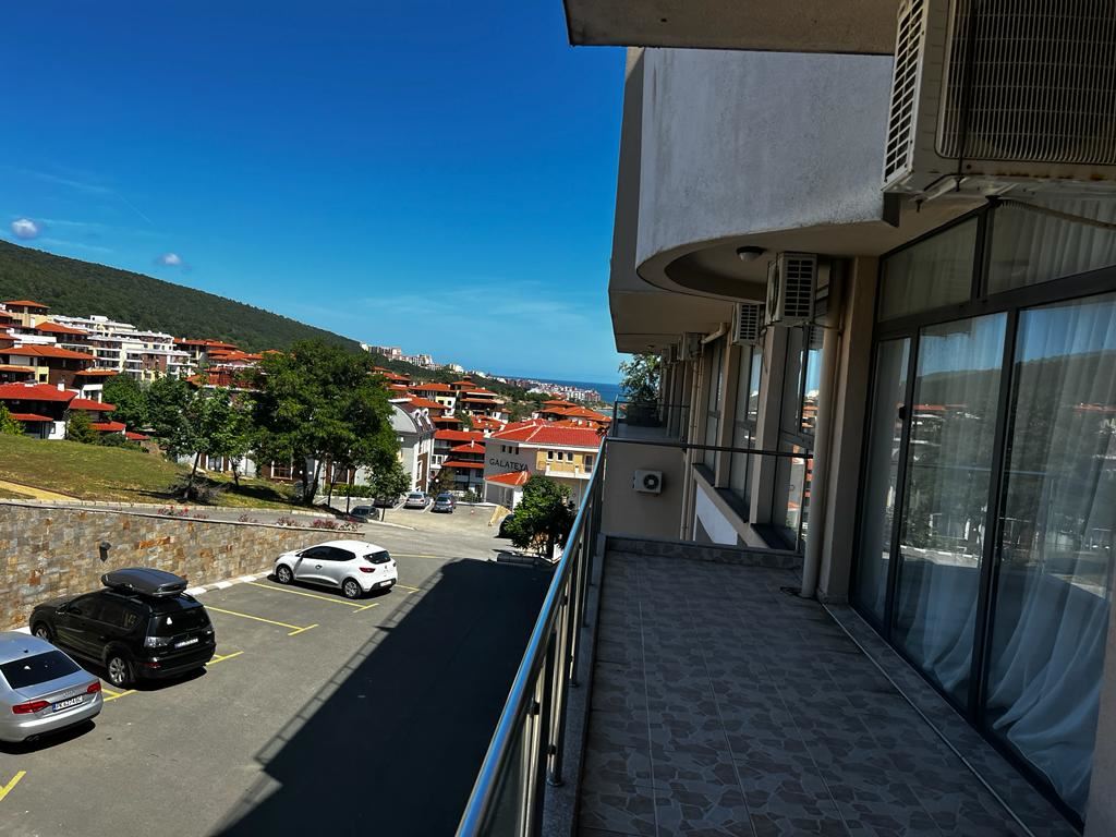 Przytulne mieszkanie 2-pokojowe z panoramicznym widokiem na morze i góry w Sveti Vlas