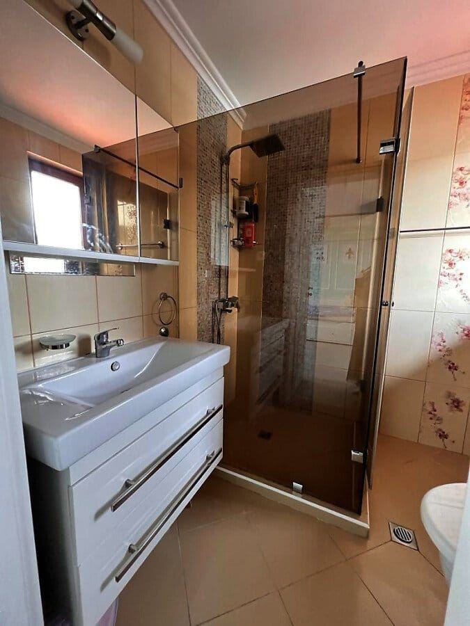 Komfortowy dwupoziomowy apartament z dwiema sypialniami i panoramą morza w Sveti Vlas – nieruchomość w prestiżowej lokalizacji z imponującym widokiem