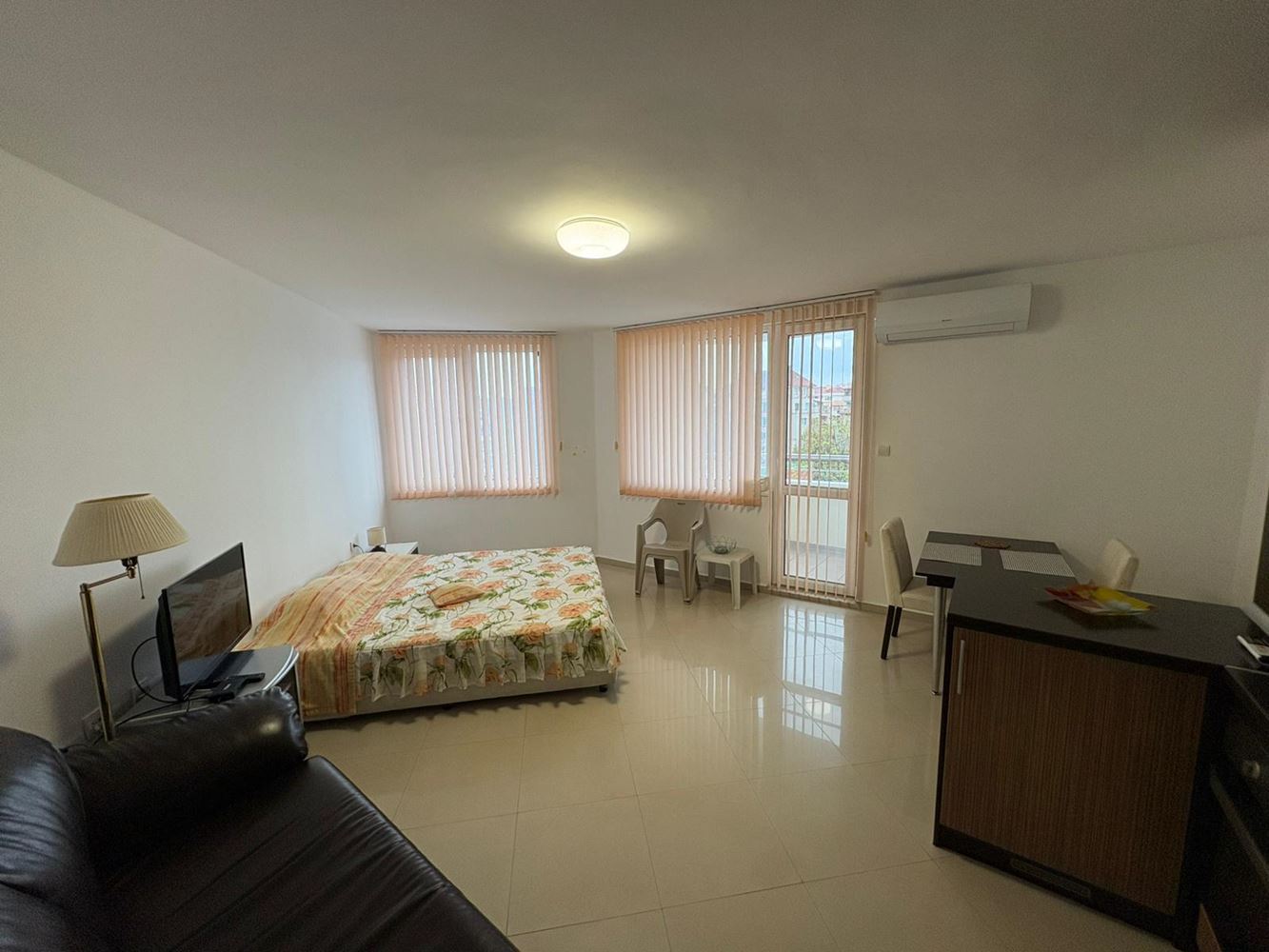 Umeblowane studio w Pomorie – doskonała lokalizacja, 400 m od morza i centrum miasta