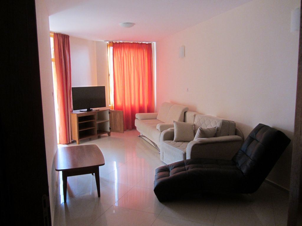 Pierwsza linia do plaży Butamyata! Umeblowany apartament z jedną sypialnią i częściowym widokiem na morze w Sinemorec