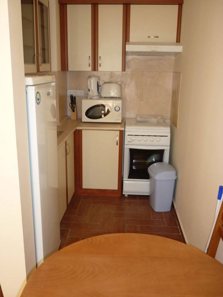  W pełni umeblowane mieszkanie z jedną sypialnią na pierwszej linii brzegowej z widokiem na morze w Elenite