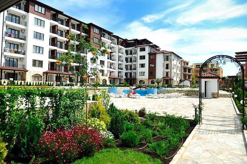 Komfortowy apartament z jedną sypialnią z bezpośrednim wyjściem do basenu w Nesebyrze – wyjątkowo wygodna oferta