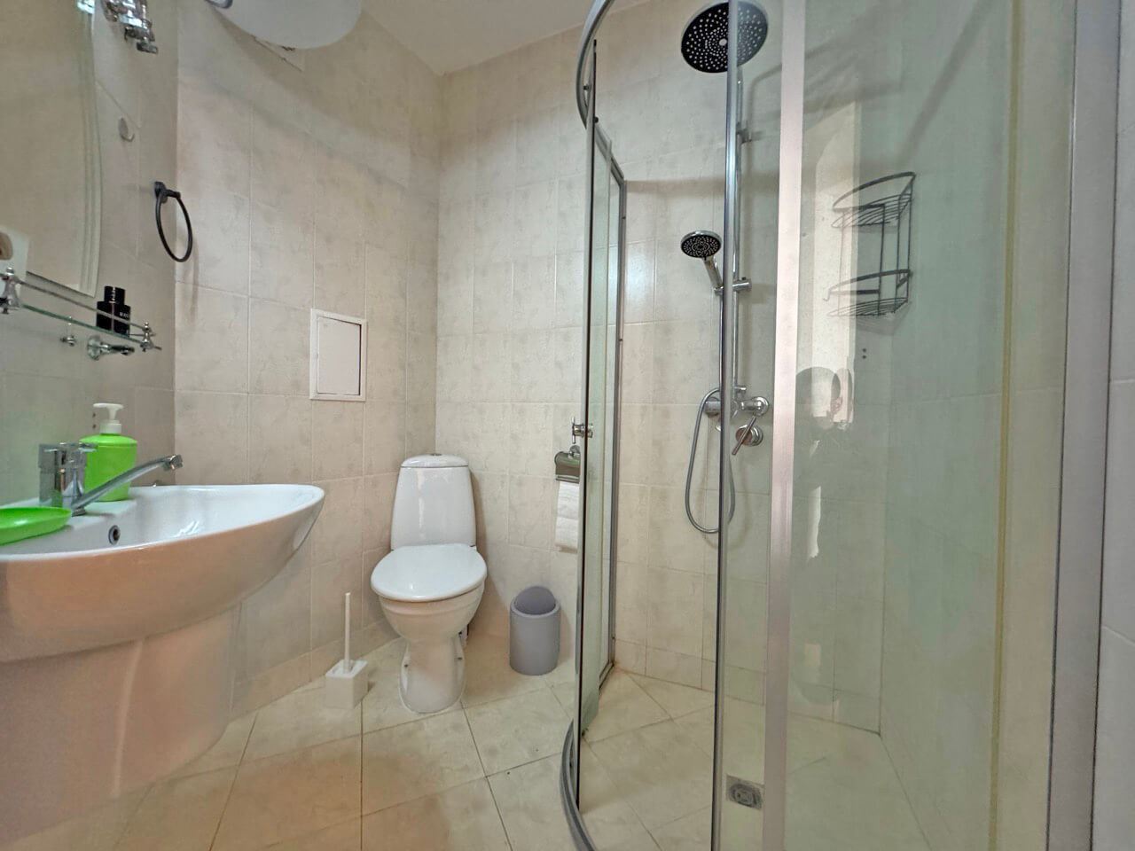 Apartament z jedną sypialnią z widokiem na morze w Rawdzie – komfort i spokój w zadbanym kompleksie