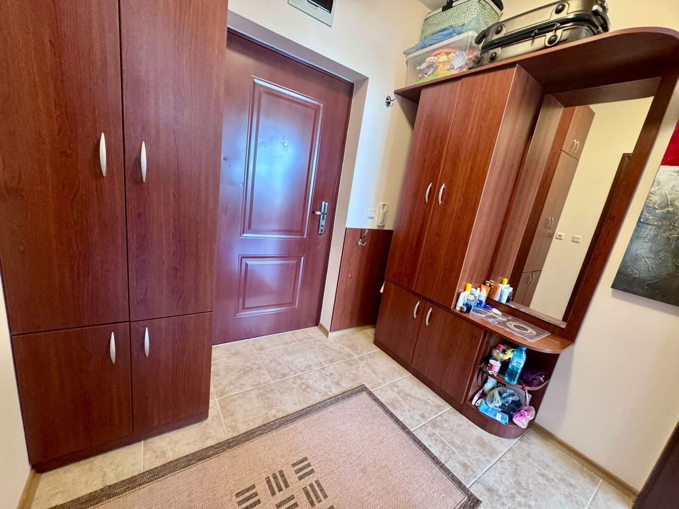 Komfortowy apartament z jedną sypialnią, przestronnym tarasem i widokiem na basen w luksusowym kompleksie w Nesebyrze