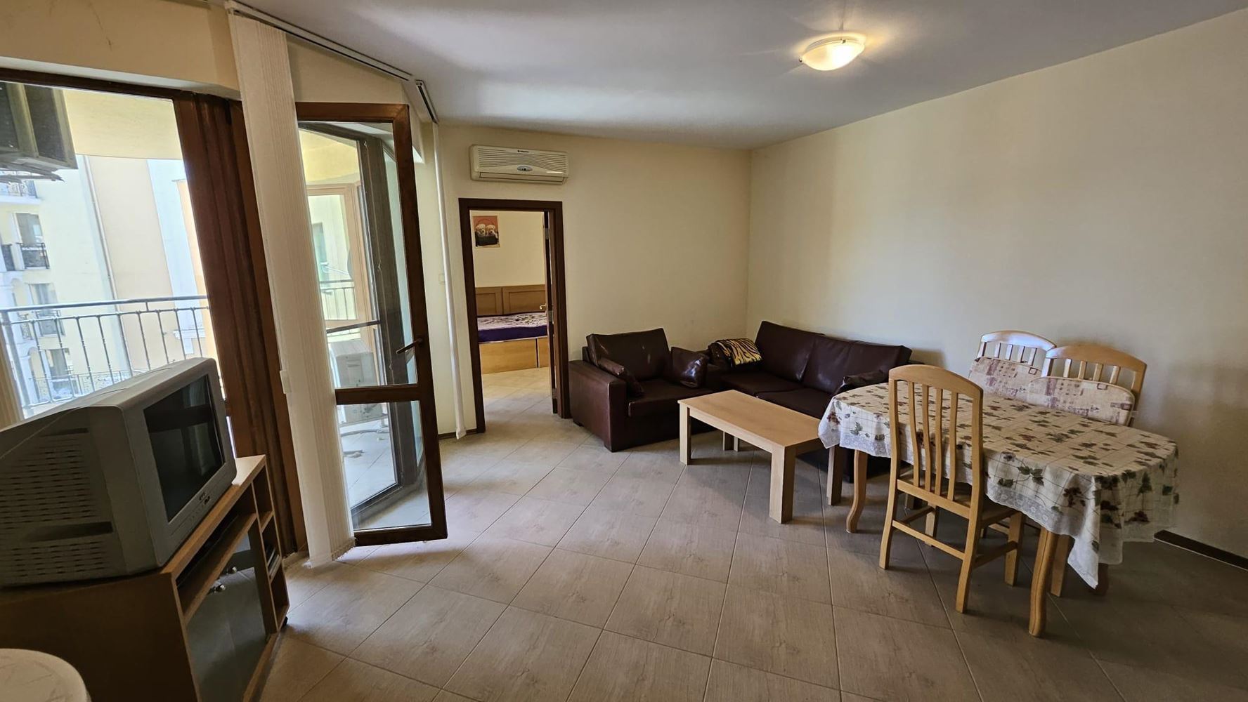 Apartament z dwiema sypialniami o doskonałej powierzchni i niskiej opłacie za utrzymanie w Słonecznym Brzegu