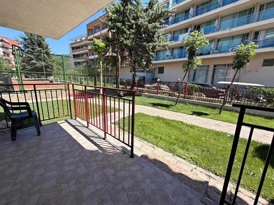 Apartament w pierwszej linii brzegowej w Elenite – generalny remont, prąd do użytku mieszkalnego i bezpośredni dostęp do plaży