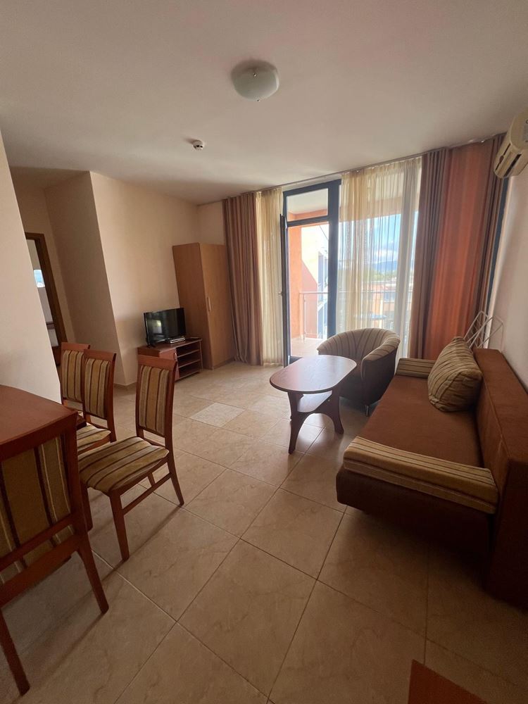 Przestronny apartament z jedną sypialnią w Słonecznym Brzegu z widokiem na basen