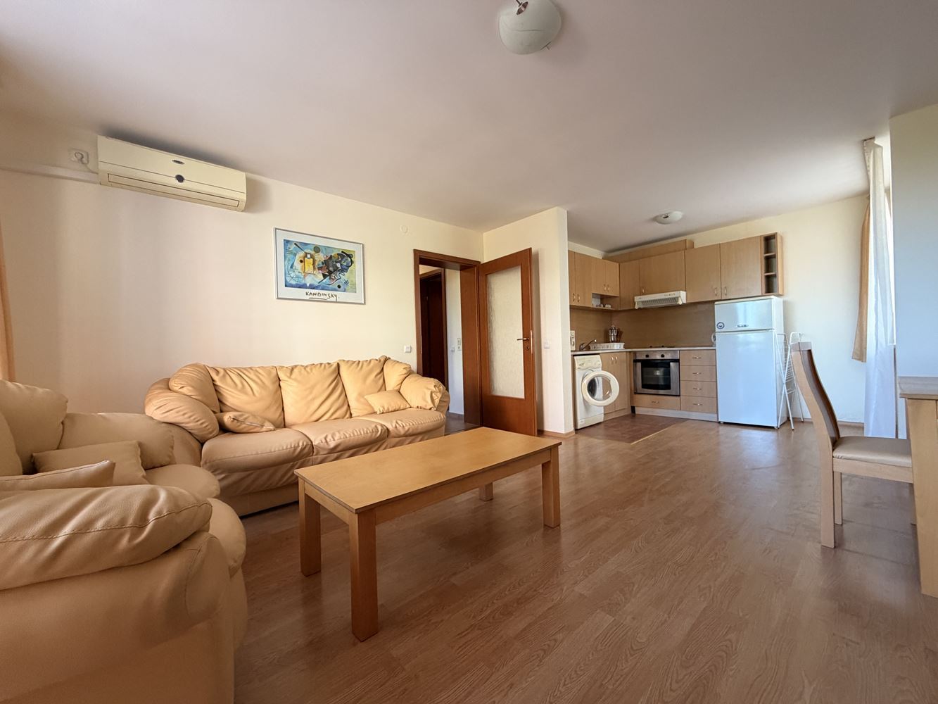 Apartament w absolutnie pierwszej linii w Świętym Własie! Przestronny apartament z jedną sypialnią z pięknym widokiem na morze