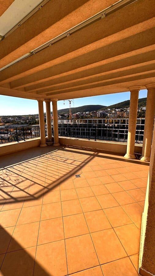 Luksusowy apartament z dwiema sypialniami i panoramicznymi widokami w Sveti Vlas