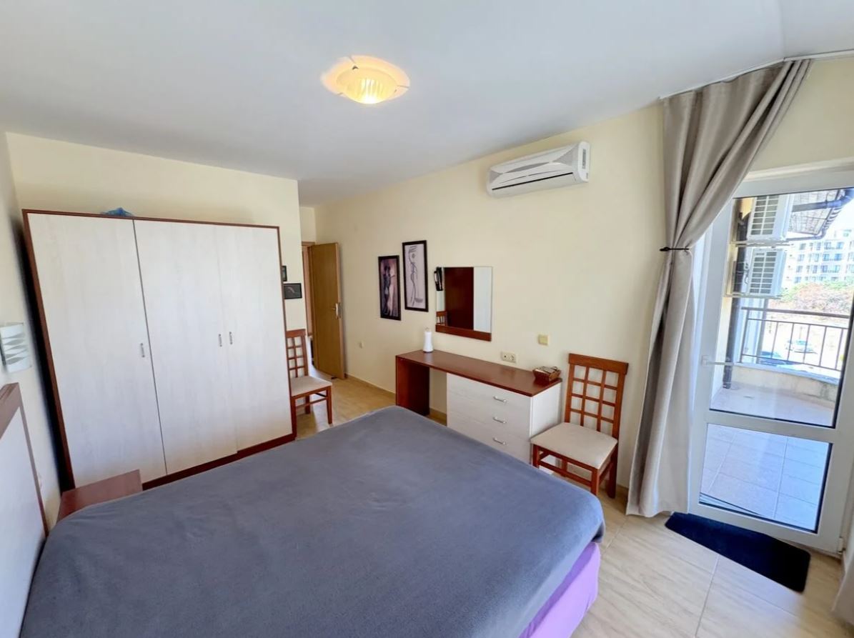 Apartament z dwiema sypialniami w Sveti Vlas – panoramiczne widoki i komfort w zamkniętym kompleksie
