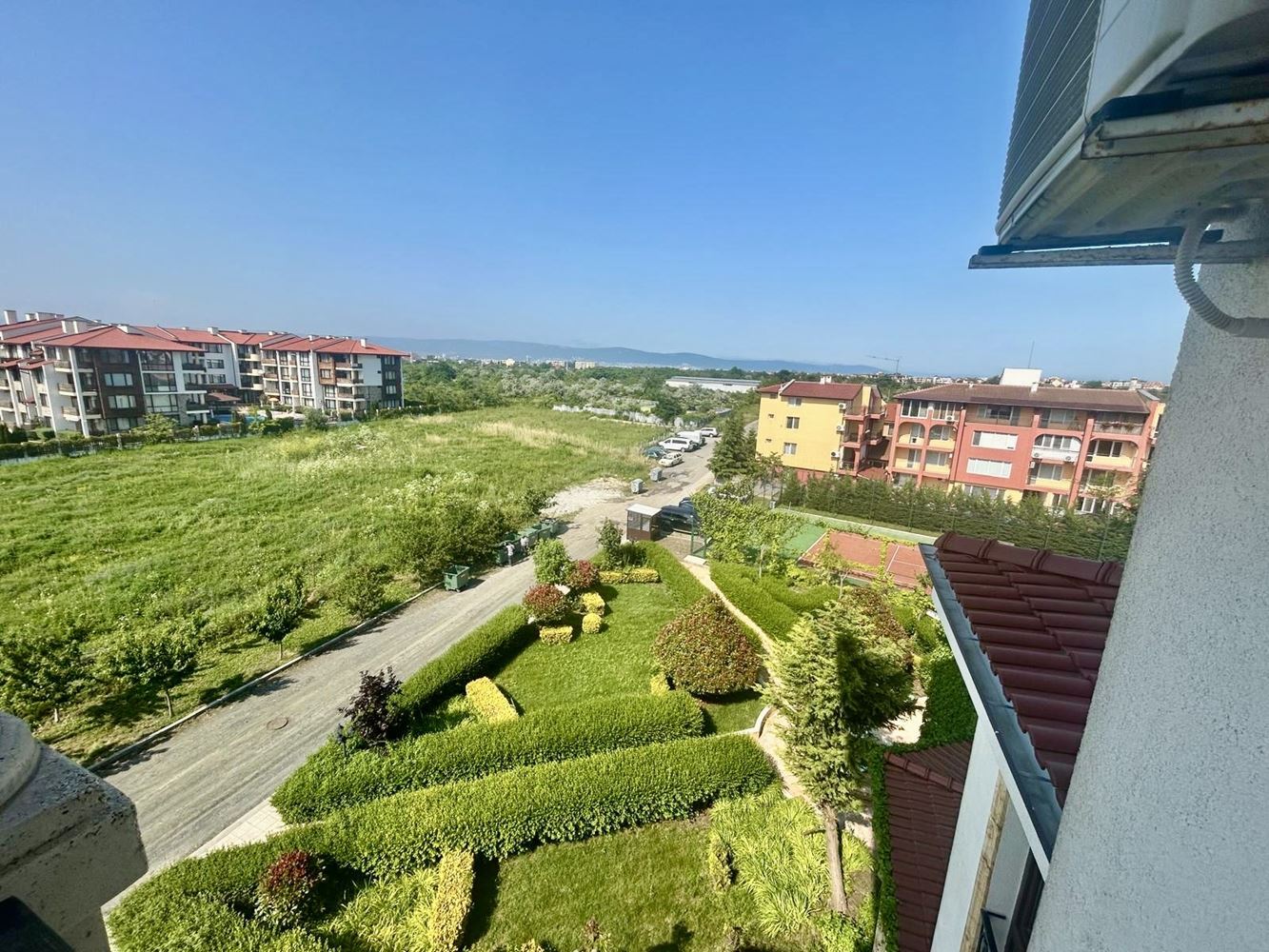 Przestronny trzypokojowy apartament z panoramicznym widokiem na morze w prestiżowym kompleksie w Nesebyrze – komfort, przestrzeń i imponujące widoki