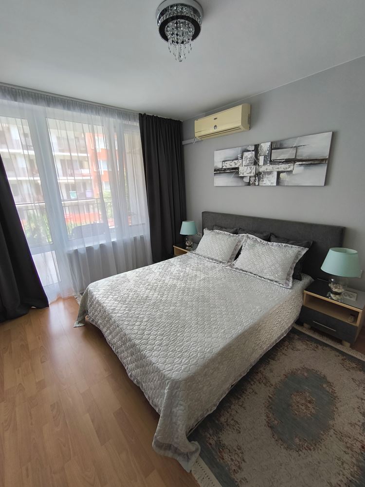 Luksusowy apartament z jedną sypialnią w pierwszej linii brzegowej w Świętym Własie